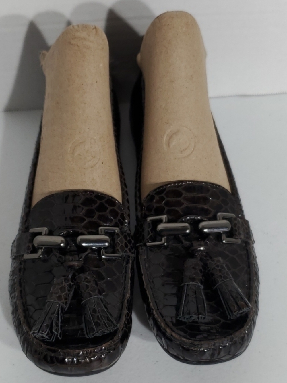 Stuart Weitzman 8.5 Dark Brown Croc-Embossed Tassel Loafers